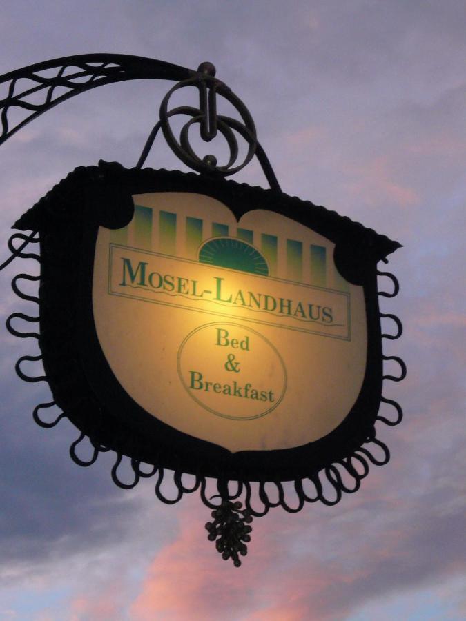 Mosel-Landhaus Am Moselufer B&B Briedern Exterior foto