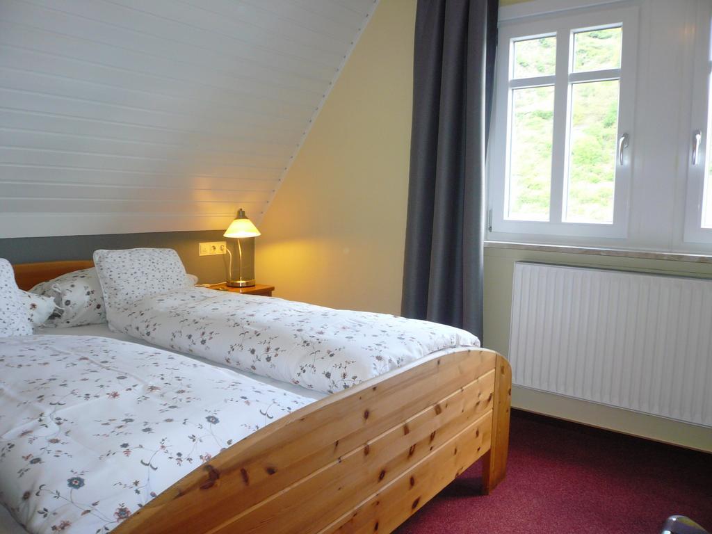 Mosel-Landhaus Am Moselufer B&B Briedern Exterior foto