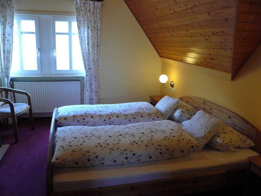 Mosel-Landhaus Am Moselufer B&B Briedern Exterior foto